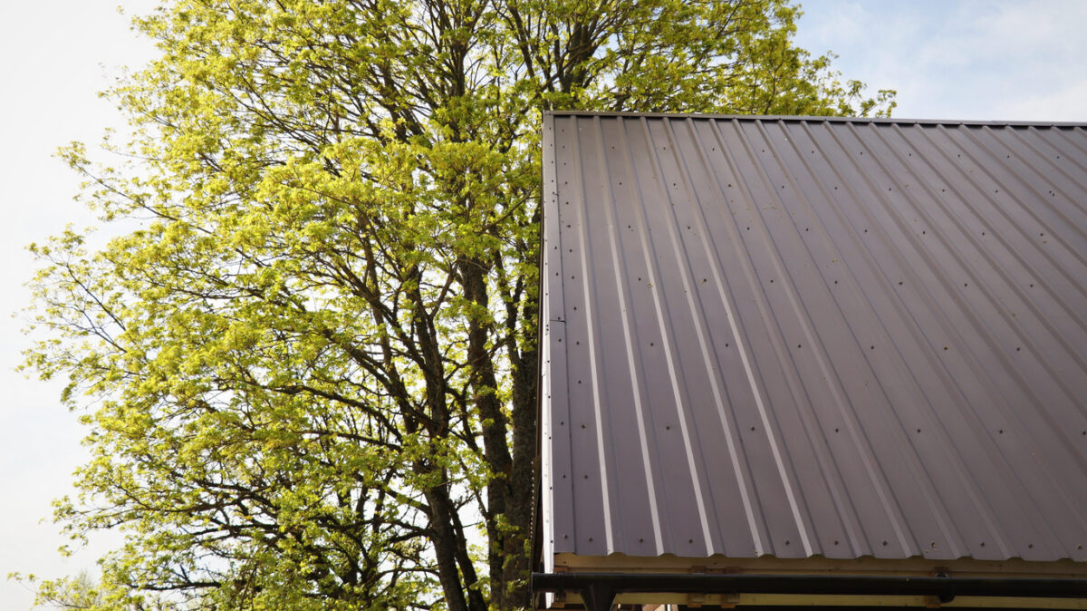 Do Metal Roofs Fade Over Time? - Piedmont Roofing